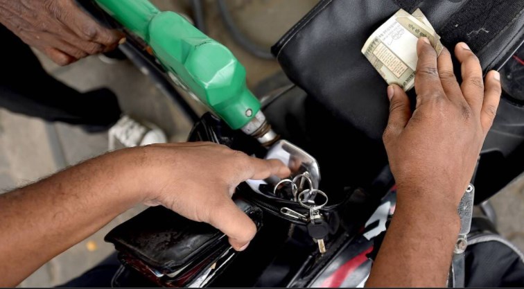 Petrol crosses Rs 100/litre mark in Delhi after 80 paise hike, diesel up 70 paise